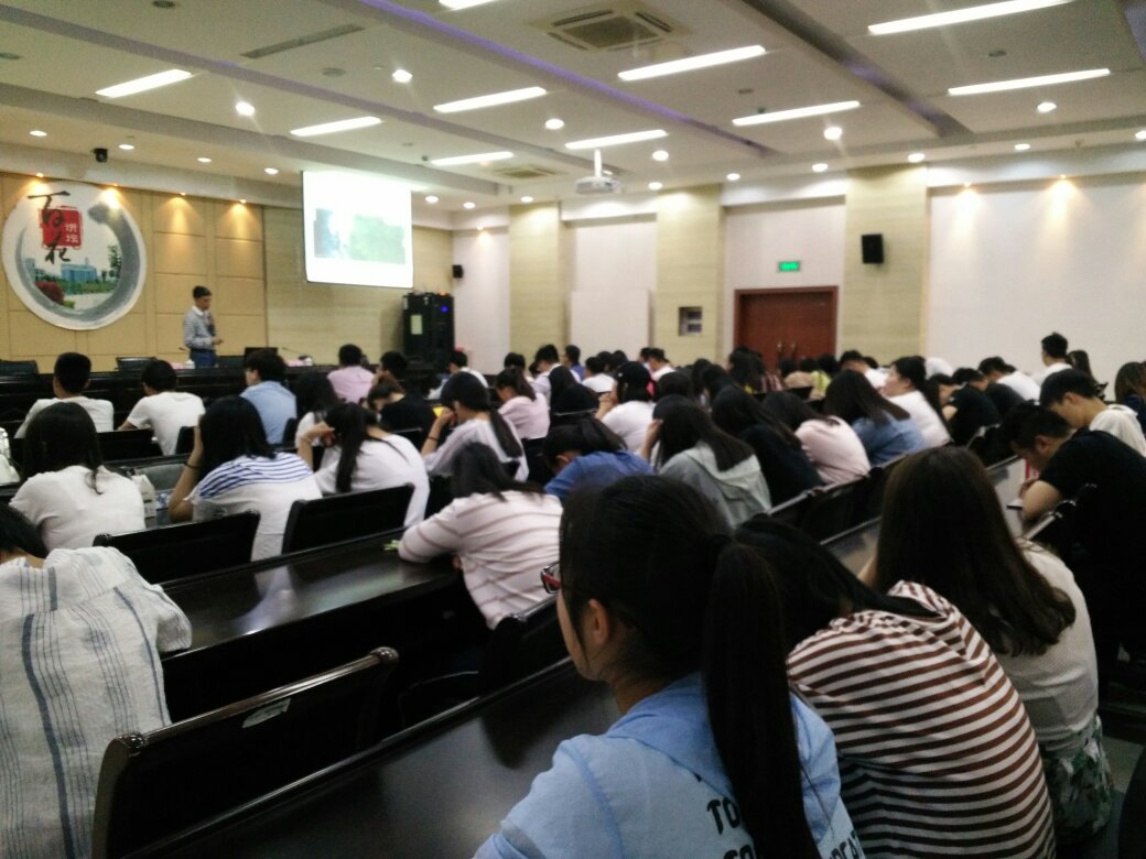 朱敏芳同志在江苏省商业职业技术学院作现代测绘科技知识、国家版图知识精彩演讲